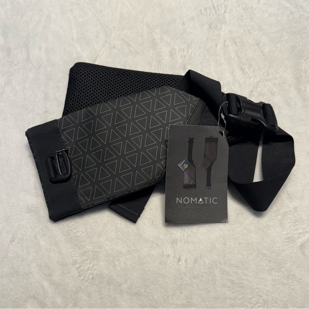 Nomatic Black Waist Strap for backpacks